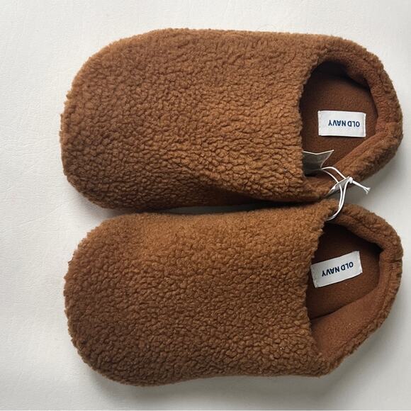 Old Navy Men's Cozy Cold Weather Indoor Winter Sherpa Slippers Size 6-7 NWT - Picture 1 of 16